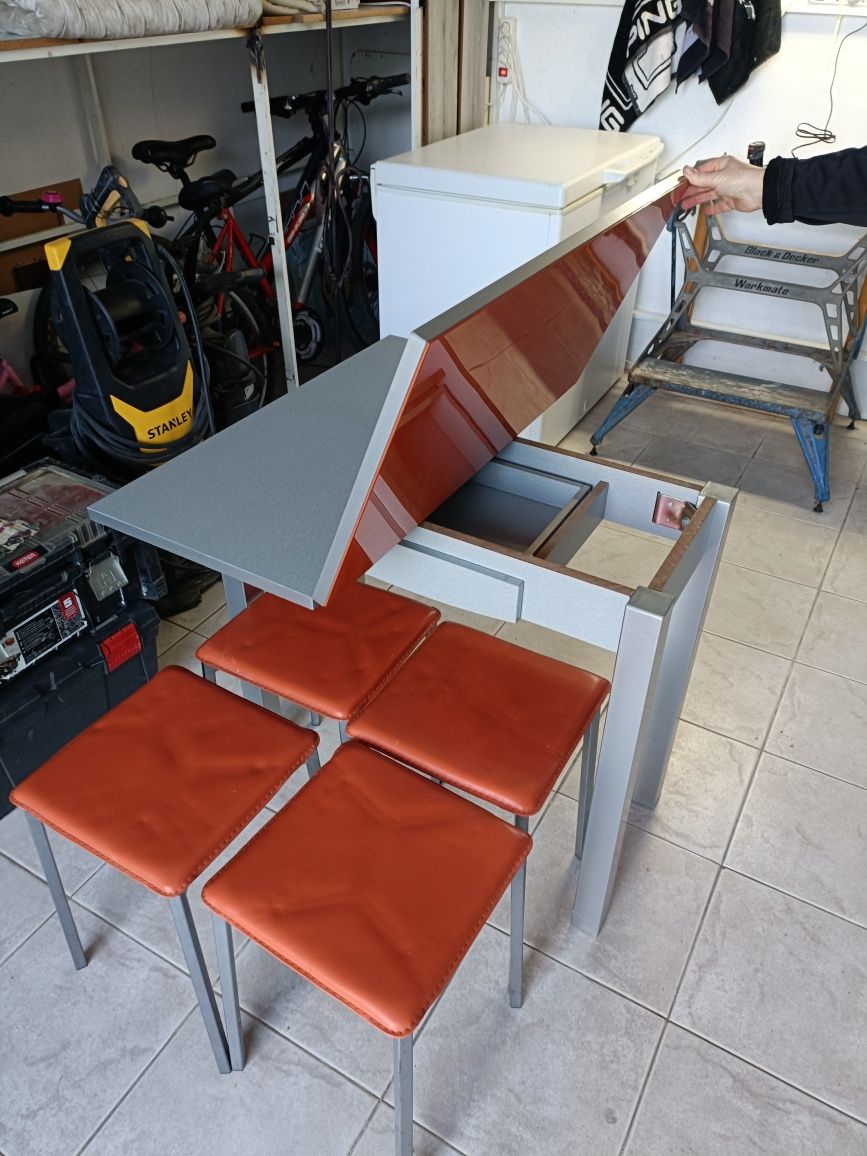 Mesa com cadeiras