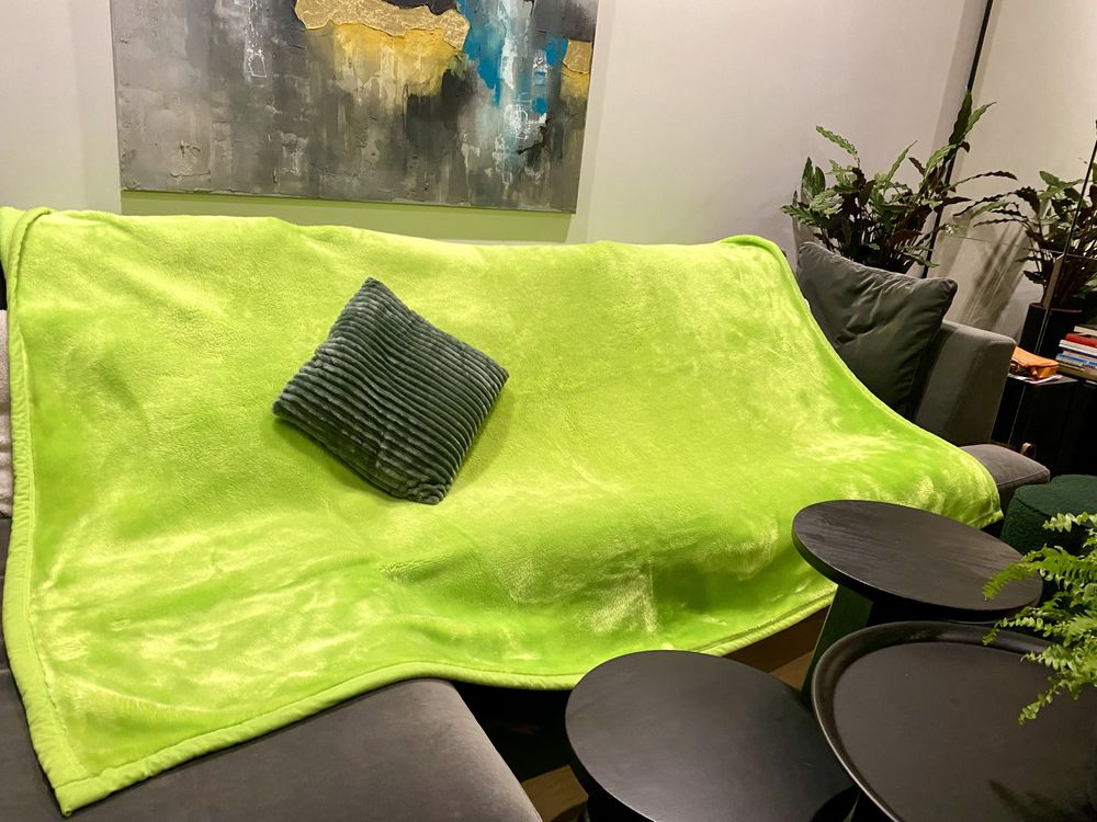 Koc narzuta kapa pluszowa zielona lub niebieska IKEA stan bdb 150x220