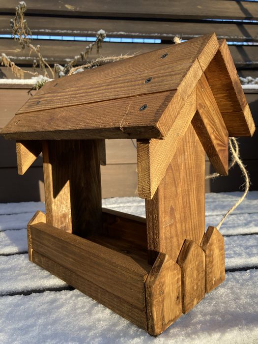 Кормушка для небольших птиц