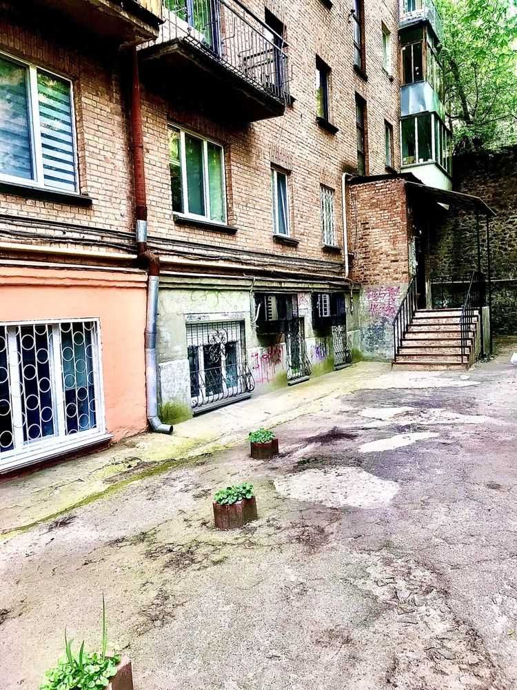 Продажу 2к квартири, по  вул. Гоголівська, 9б