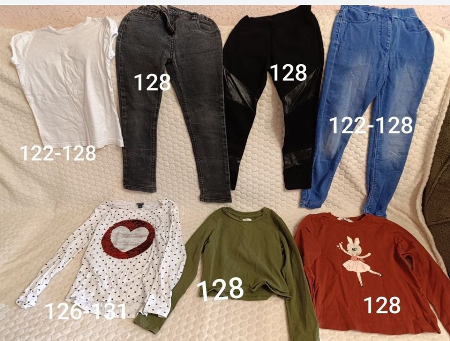 Віддам безкоштовно речі на дівчинку та іграшки