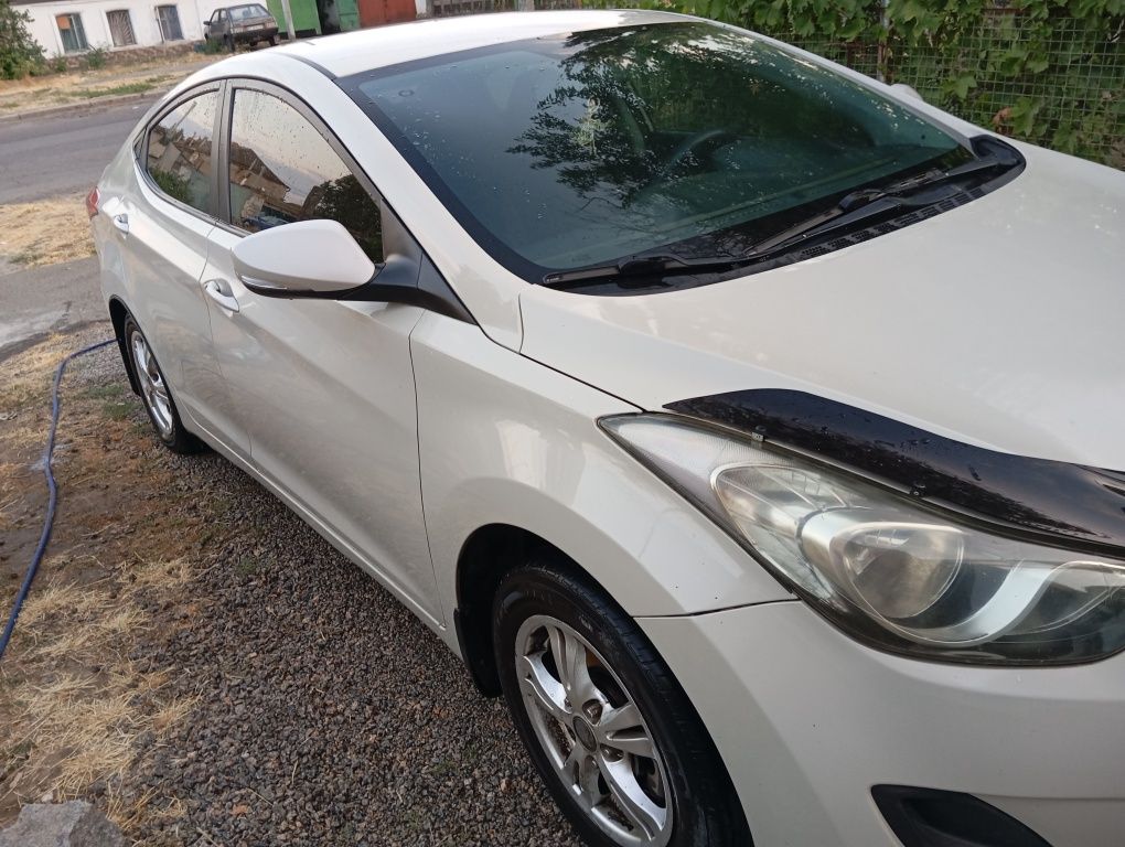 Hyundai Elantra 2012