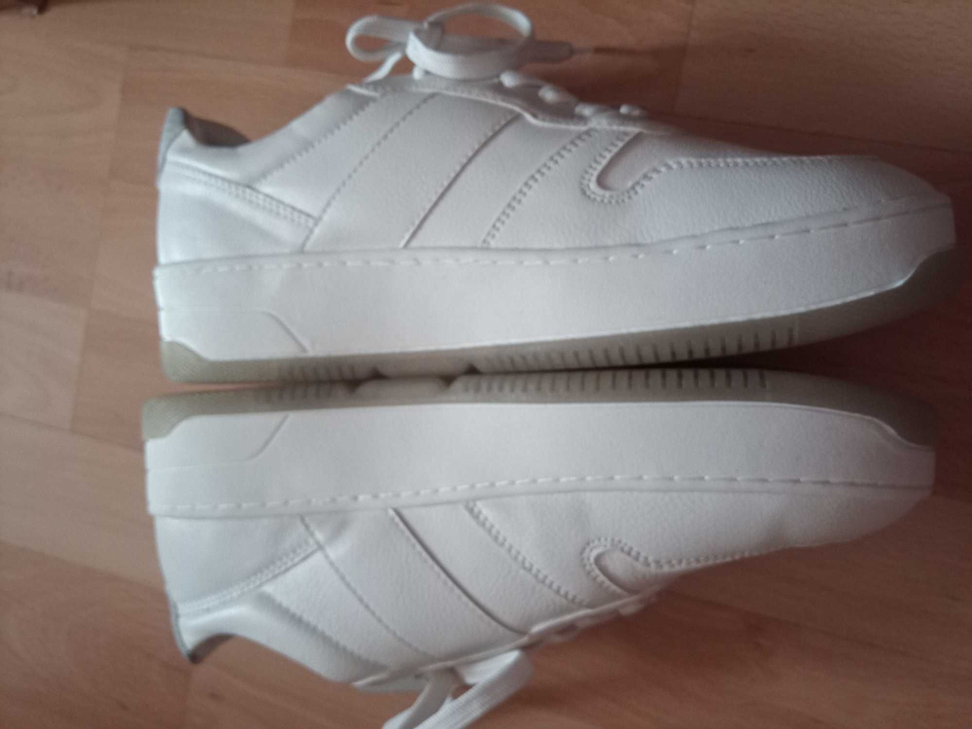 Białe sneakersy na platformie tamaris 42 wkładka 28 cm podeszwa 4,5 cm