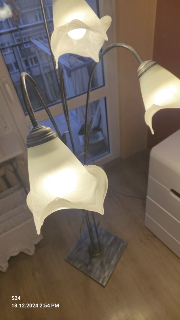 Sprzedam lampę stojącą