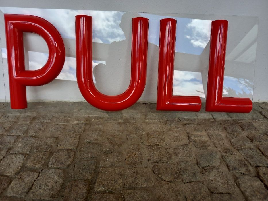 Placa Acrílica – “PULL”