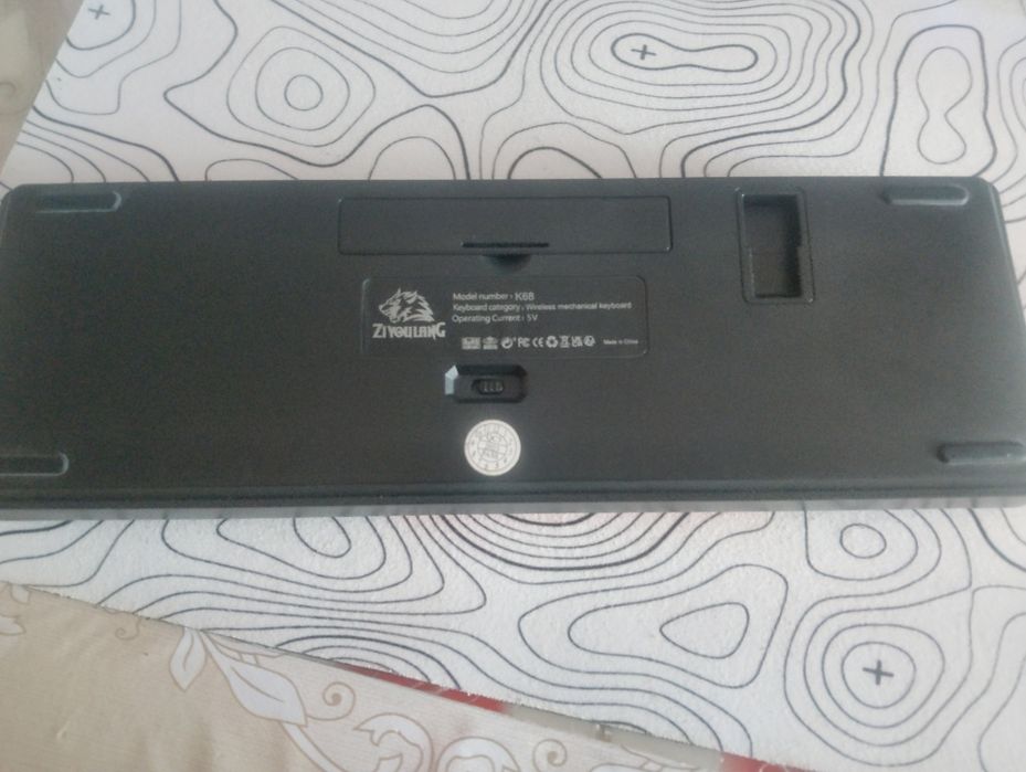 Продаю клавиатуру механика красные свечи без проводная клавиатура
