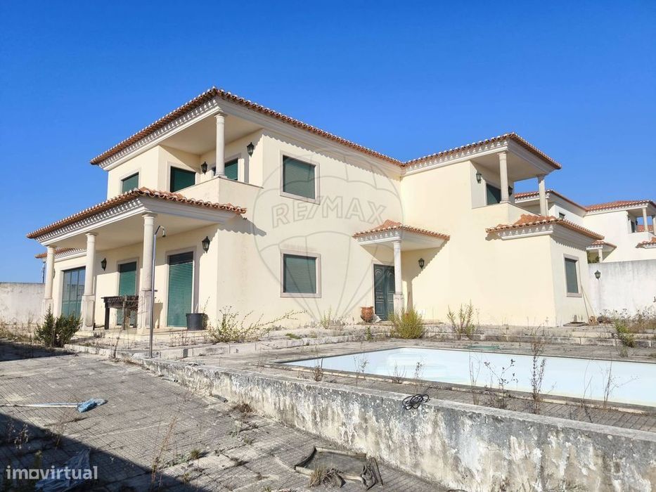 Moradia T4 para venda