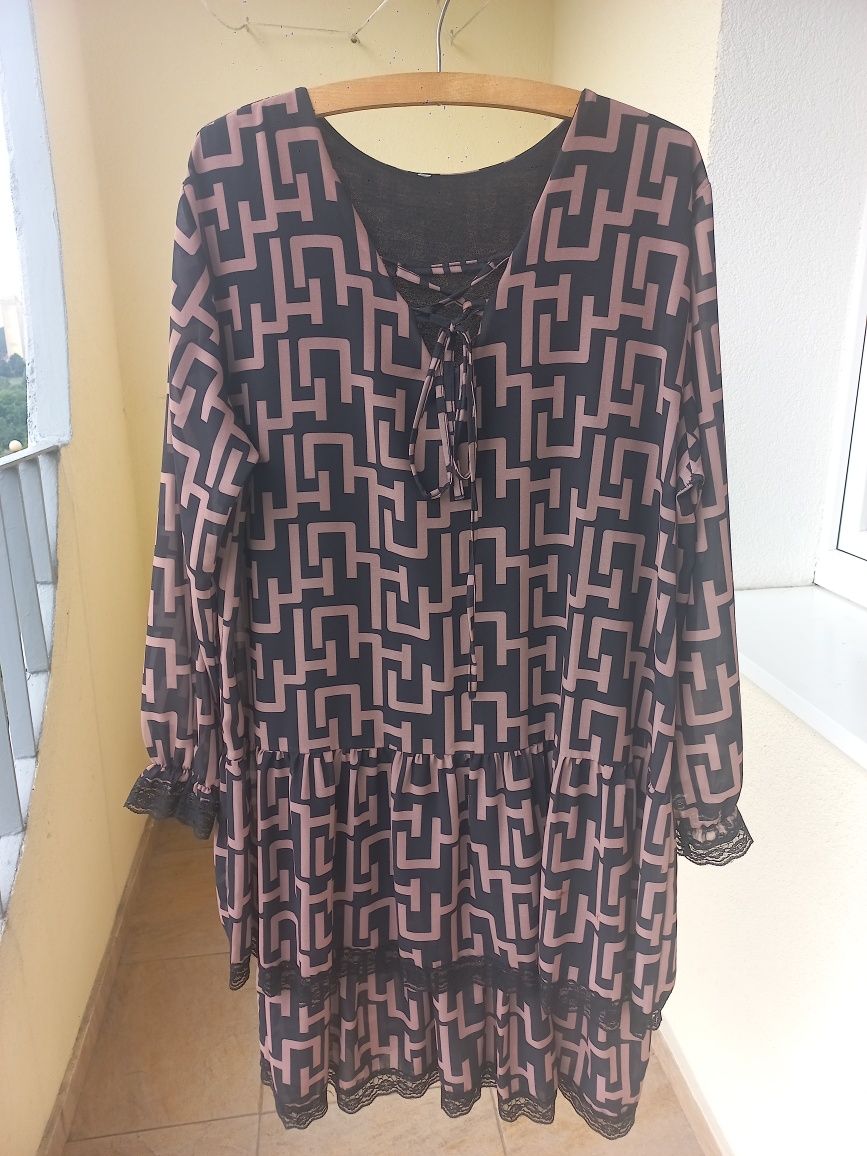 Wloska elegancka sukienka w modny geonetryczny print 44 46