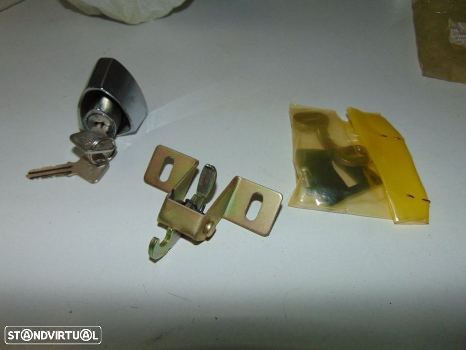 Fiat 850 - fecho completo da tampa do motor