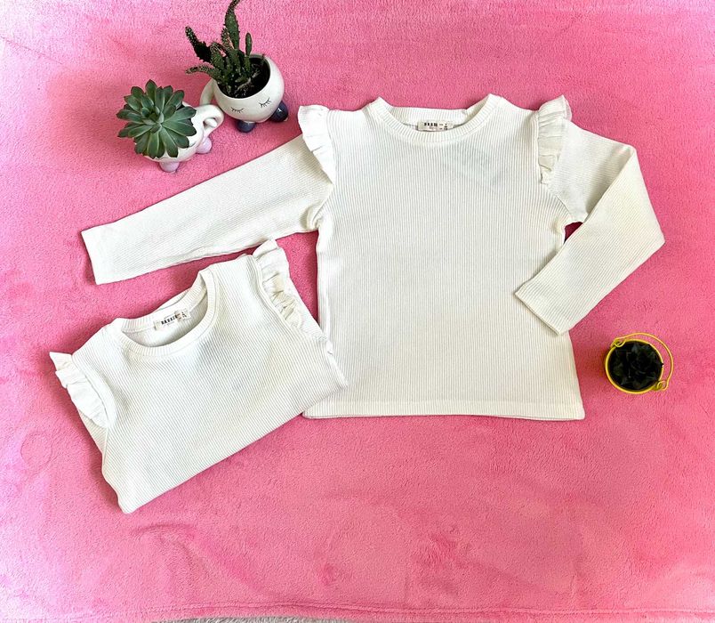 Bluzka prążkowana z falbanką 110