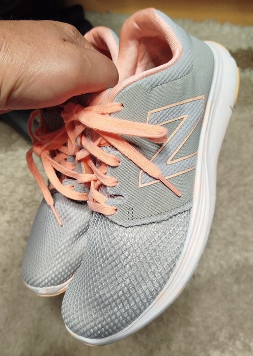 Buty sportowe damskie New Balance rozmiar 38 stan bardzo dobry