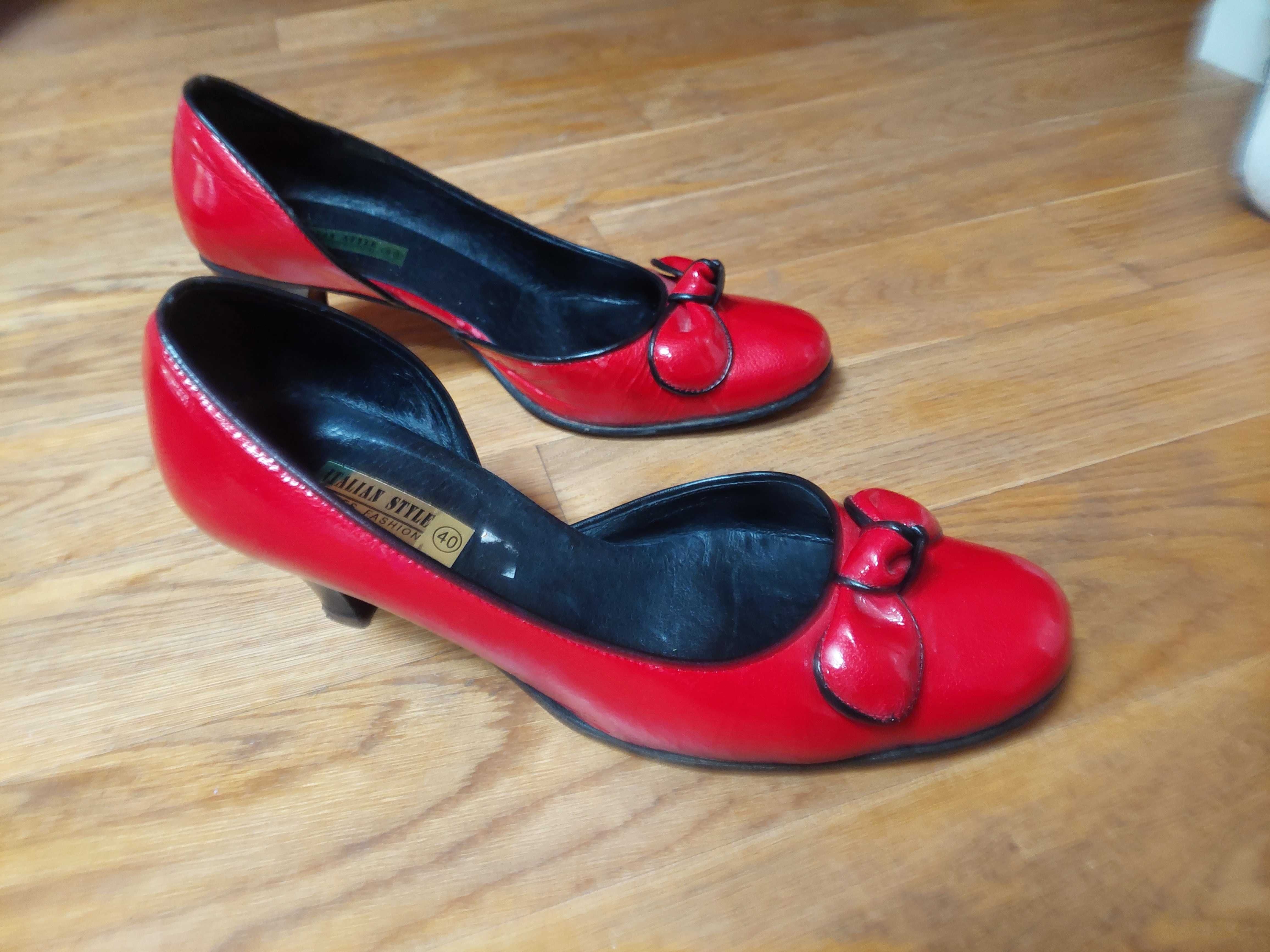 Czerwone buty 40 na obcasie z kokardką Italian Style