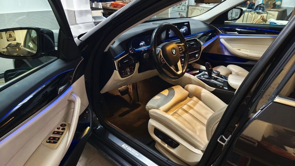 BMW  530E luxury