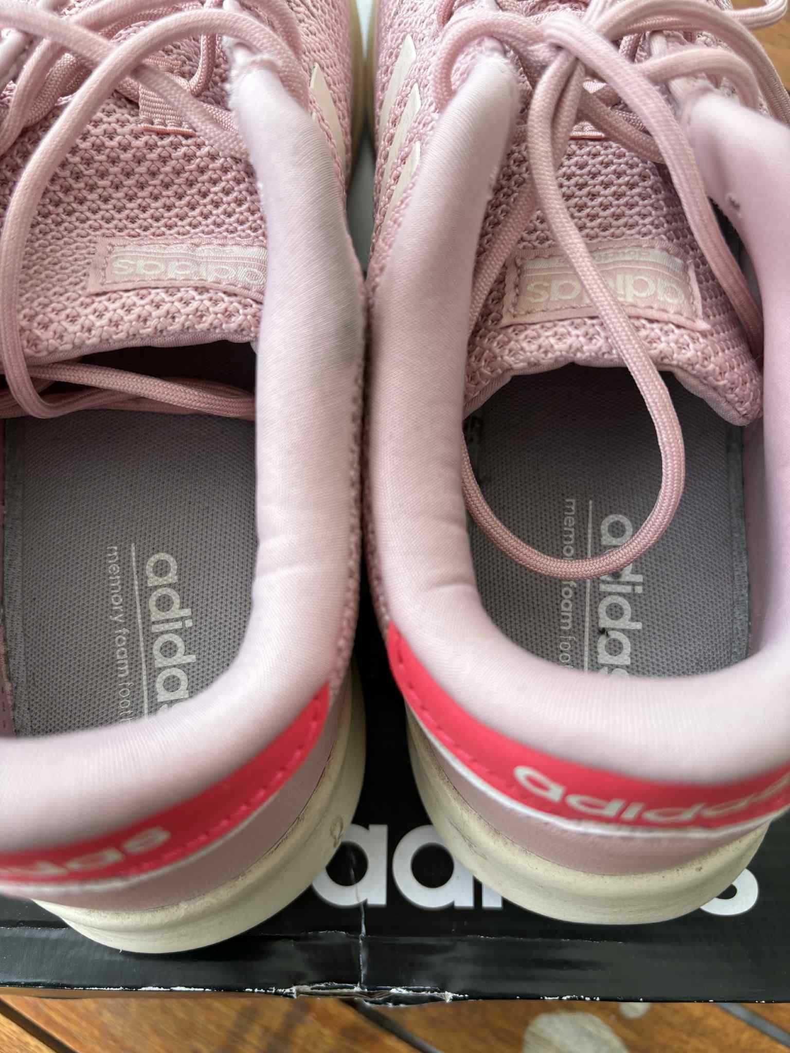 Buty damskie Adidas do biegania QT RACER r.42 różowe