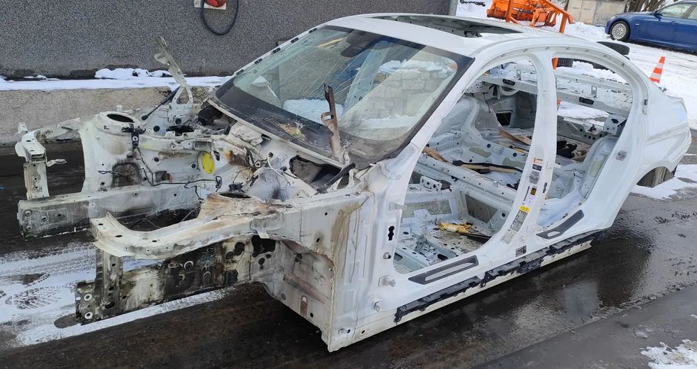 Bmw 328i F30  Ćwiartka podłużnica próg słupek dach A300