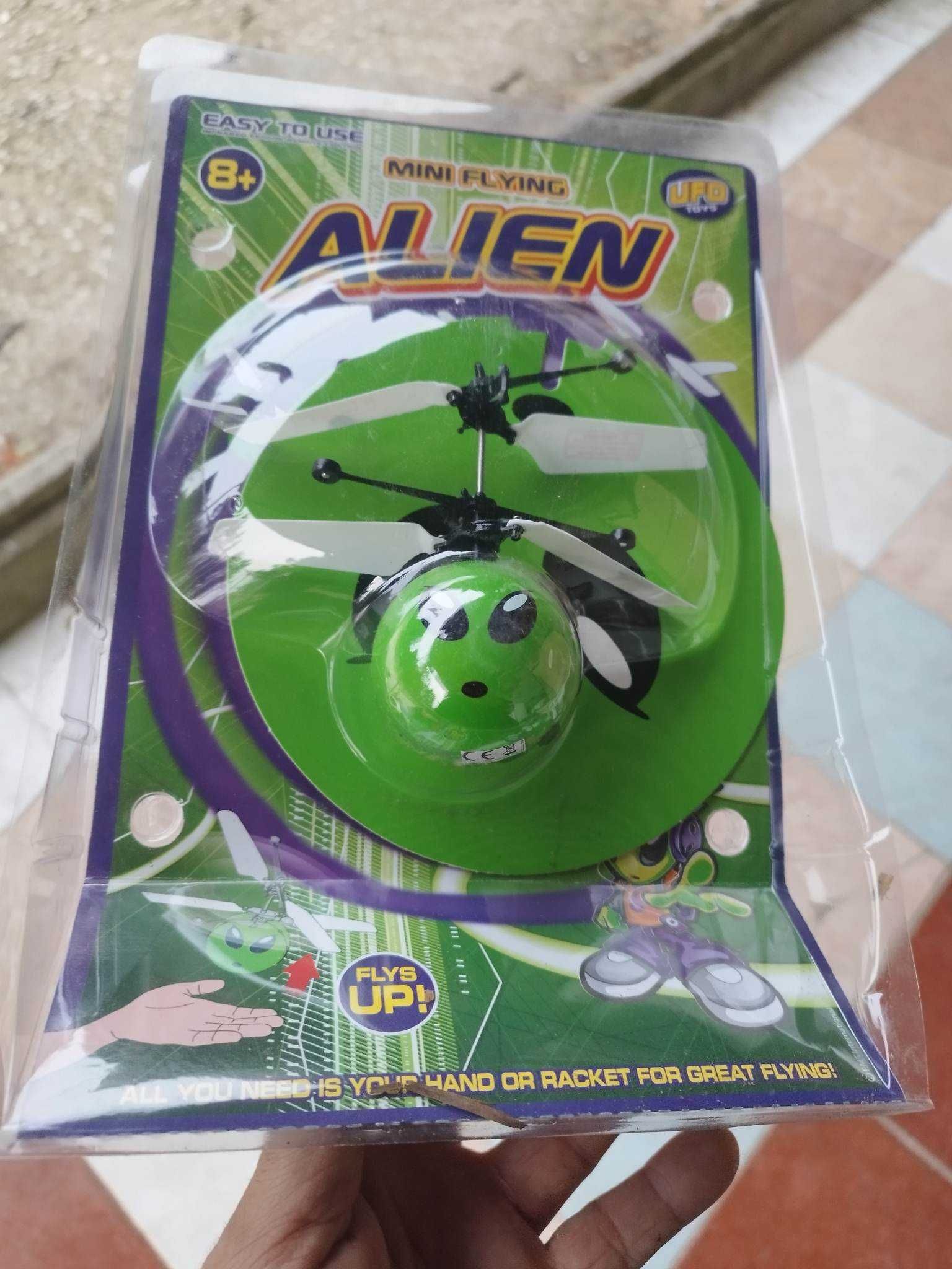 Brinquedo com hélice - Alien -