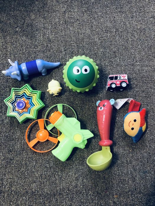 Лот игрушек для малышей