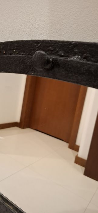 Lustro nascienne wykonane z okna fabrycznego