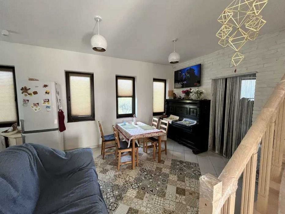 Від власника чудовий будинок. Музичі