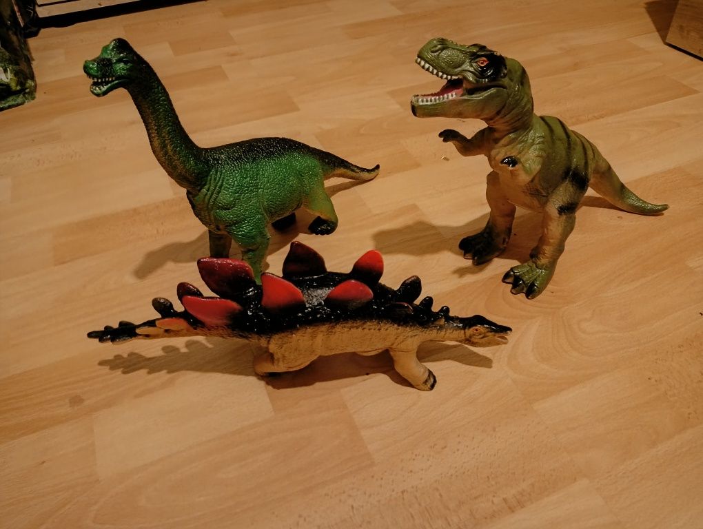 Zestaw 3 dinozaurów gumowych duzych