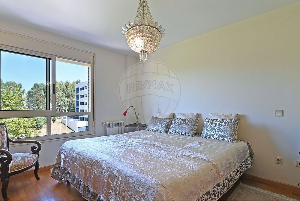 Apartamento T4 de três frentes