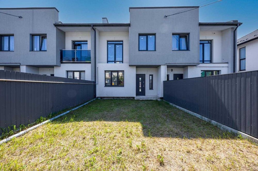 Продаж котеджу з розпочатим ремонтом в Рудне