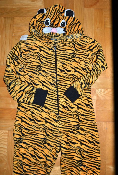251^ Tygrys strój piżama przebranie 10/11 Lat_140/146 cm