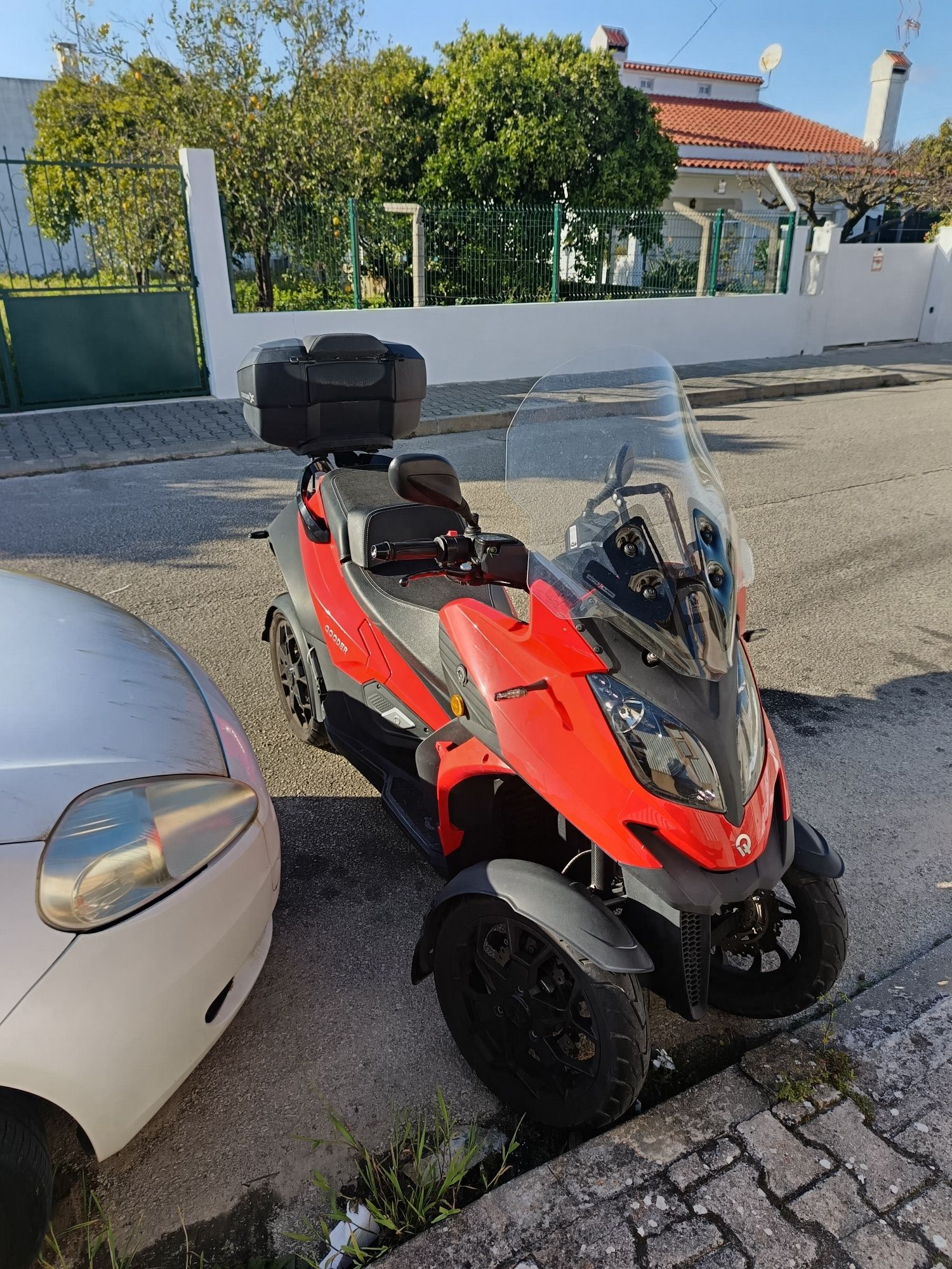 Qooder 350cc carta de carro
