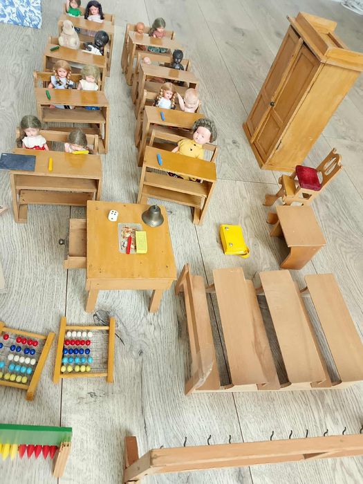 Oryginalna mini szkoła z PRL-u