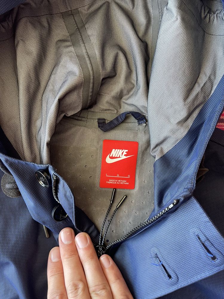 Водонепроникна куртка Nike, розмір Л