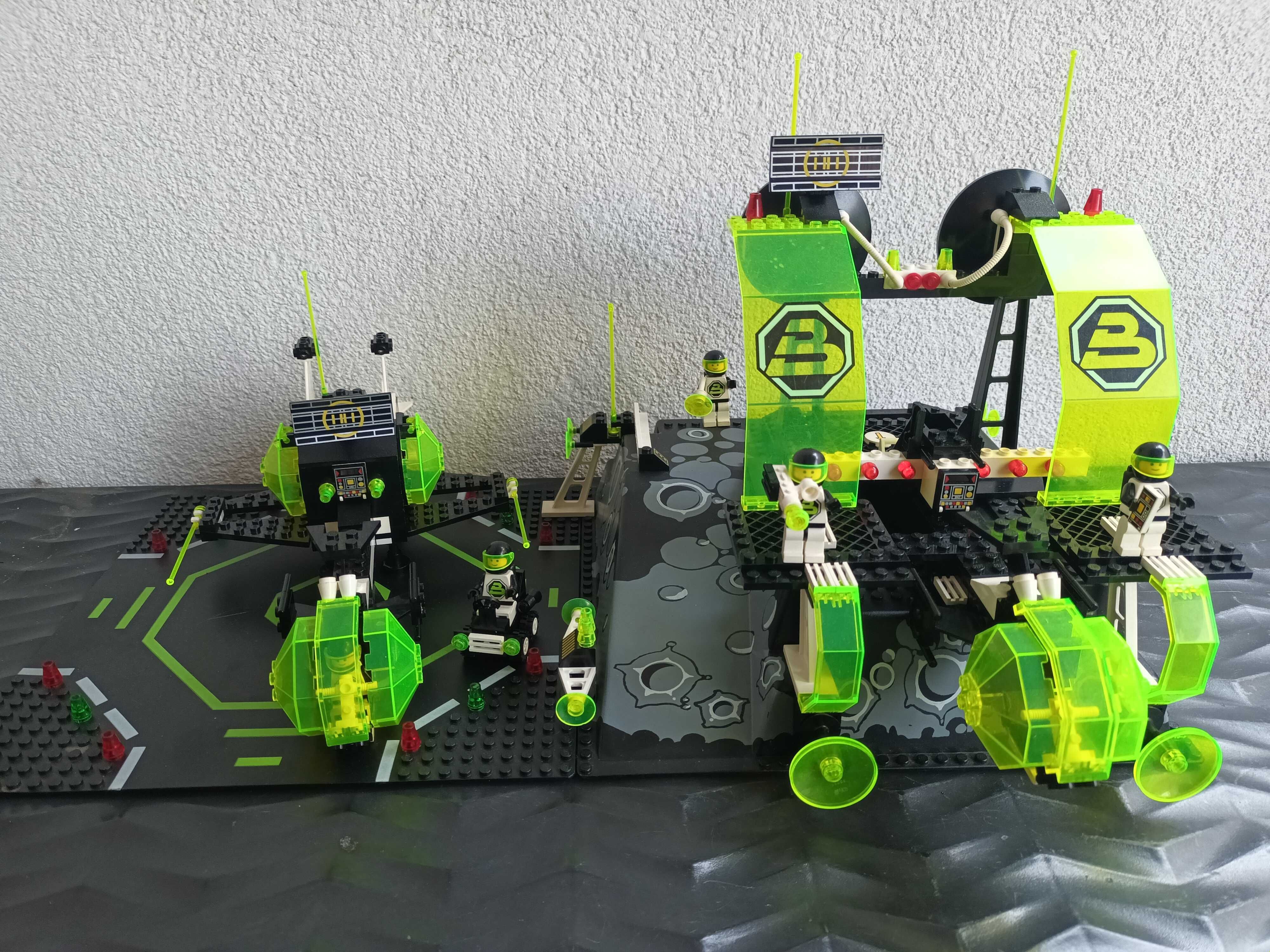 Klocki LEGO Space 6988 - Blacktron Spy Base - Alpha Centauri Outpost