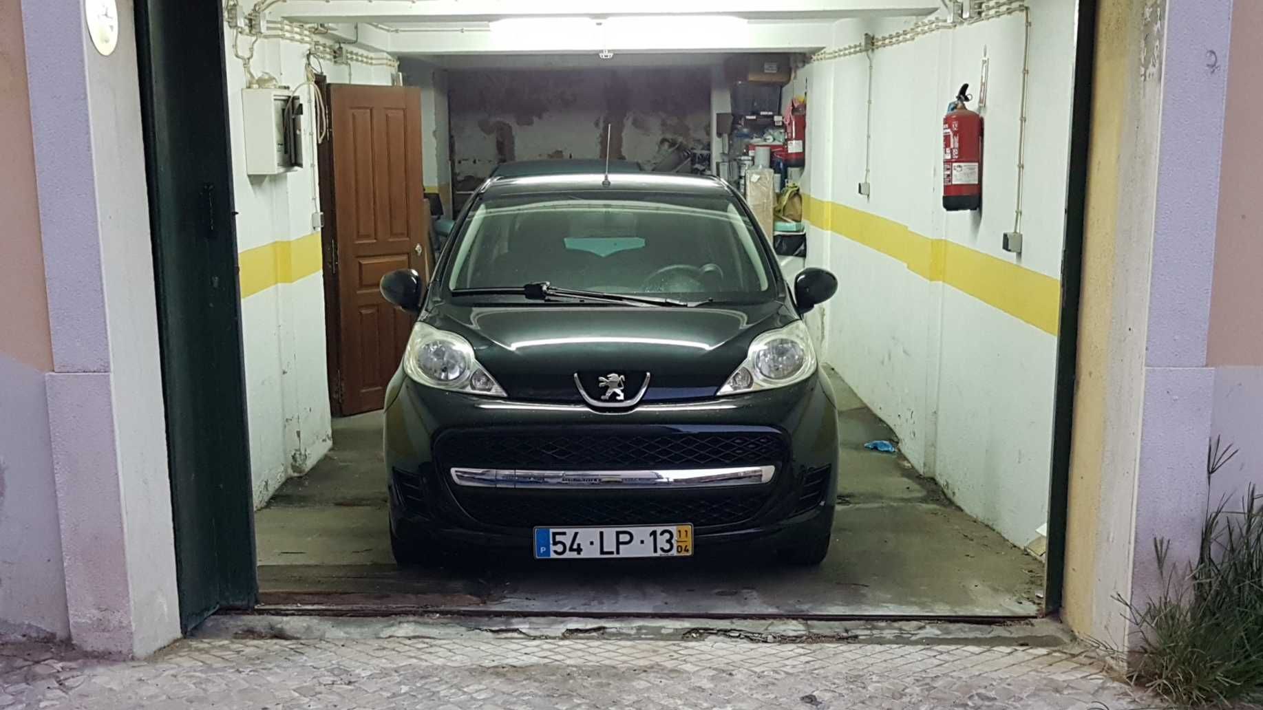 Peugeot 107 . 2011 . 127100km . 1 Dono . AC . Android 2DIN com GPS