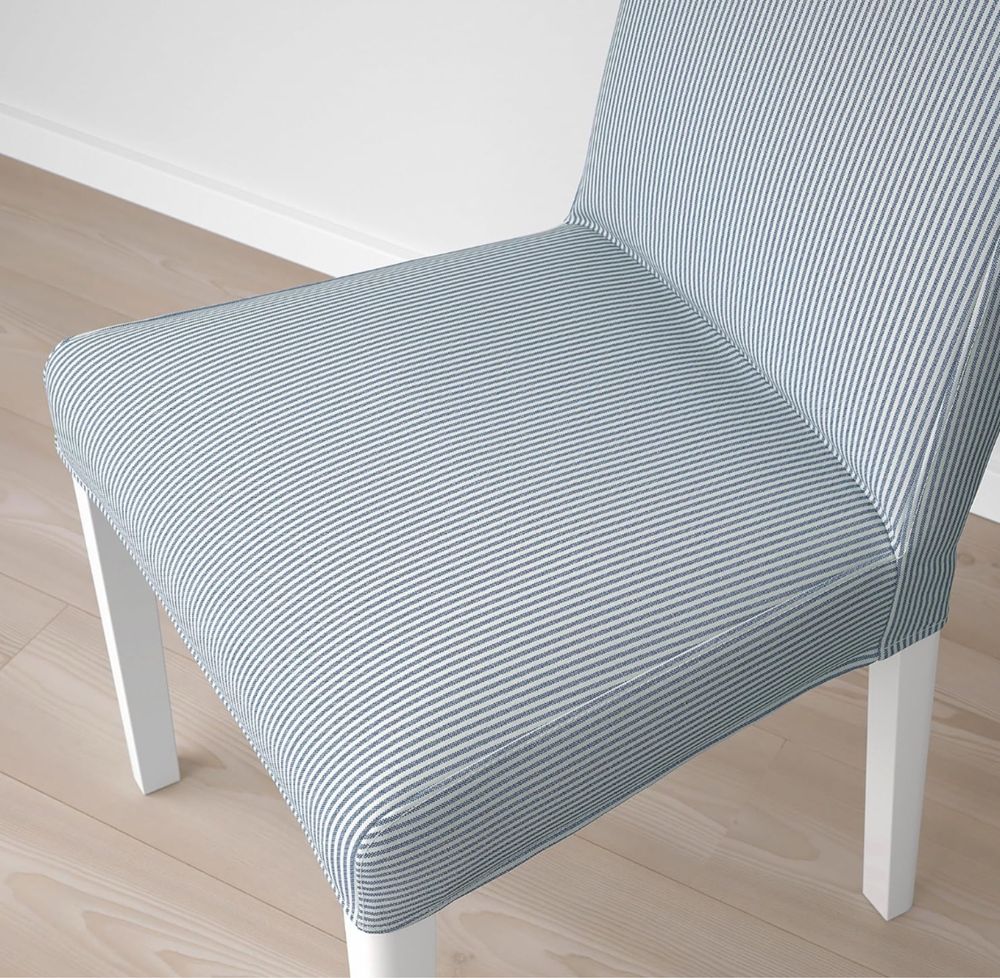 2 Cadeiras IKEA BERGMUND com capa azul e branca às riscas – Como novas