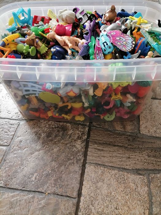 Іграшки з кіндерів