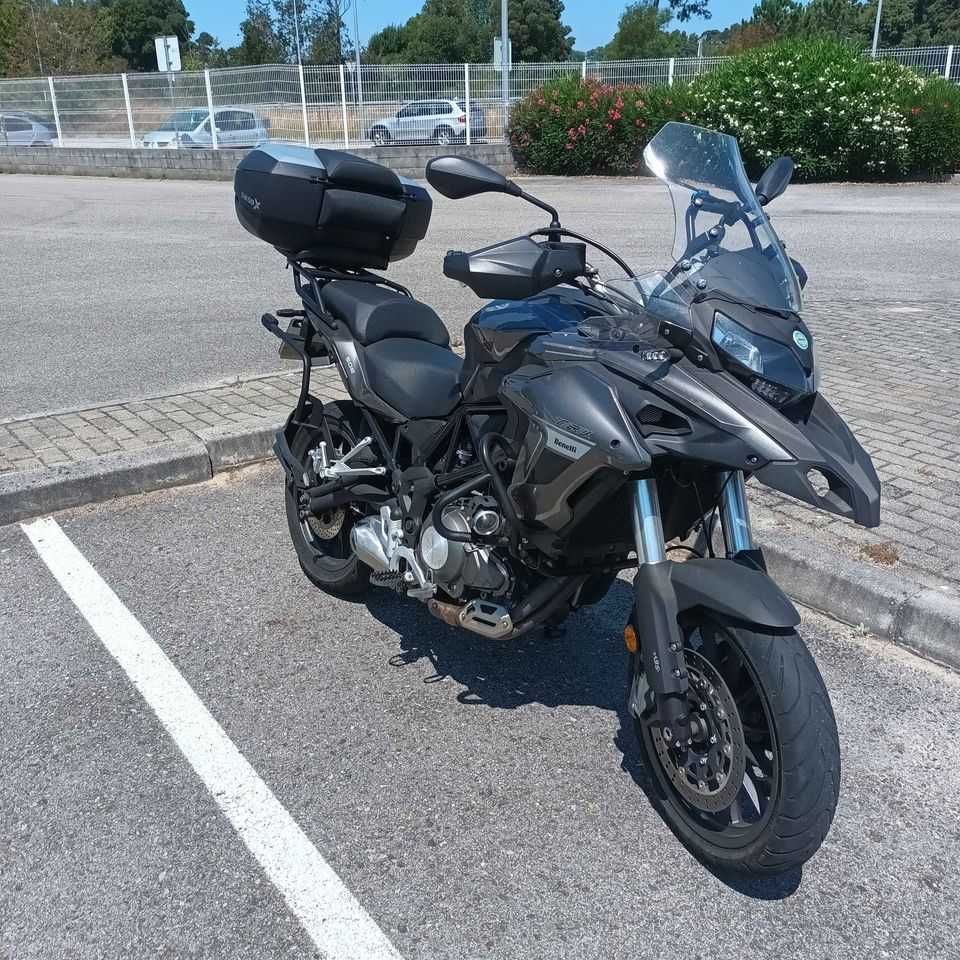 Motocicleta Benelli TRK 502, ano 2019, em excelente estado, pouco uso