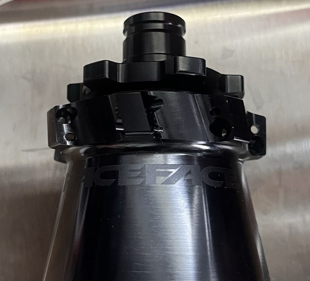 Piasta tylna Race Face Vault 424 hub mtb Shimano HG micro 28 dt swiss