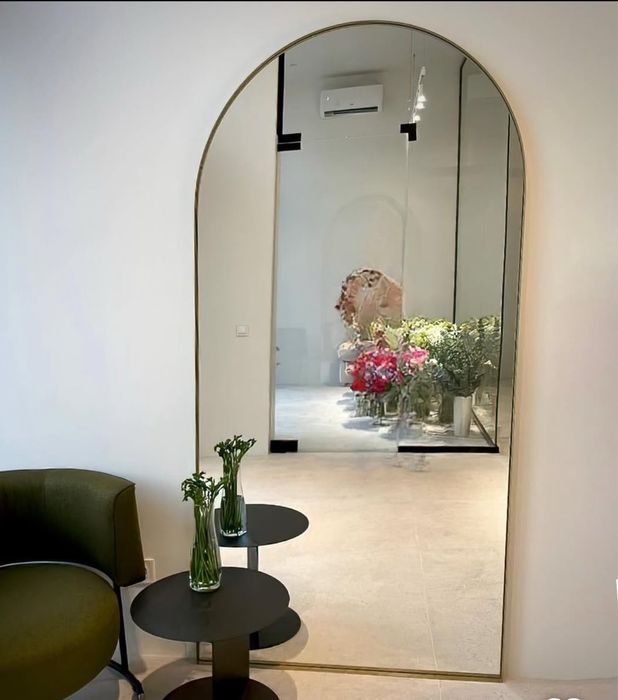 Мебель для салона. Крісло перукпрське, дзеркало