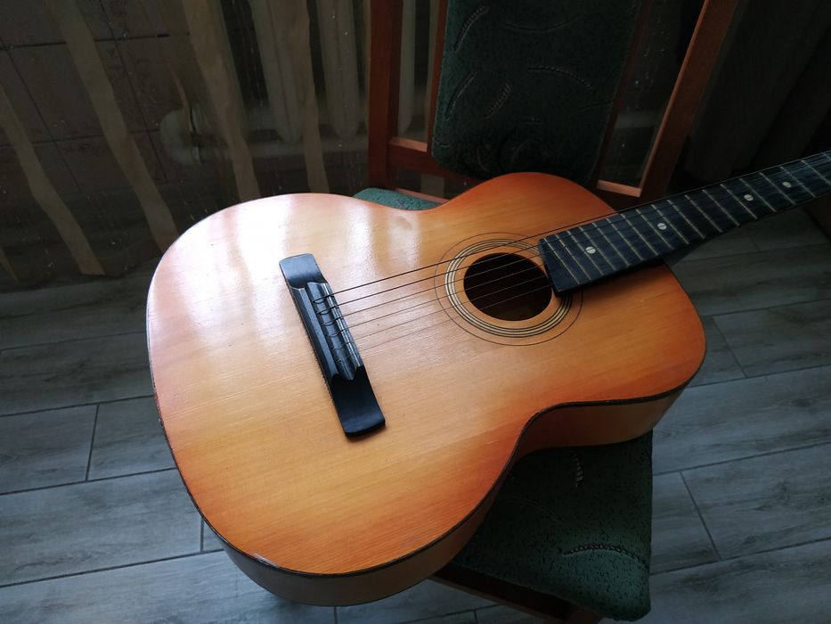 Гітара часів СССР ,шість струн.