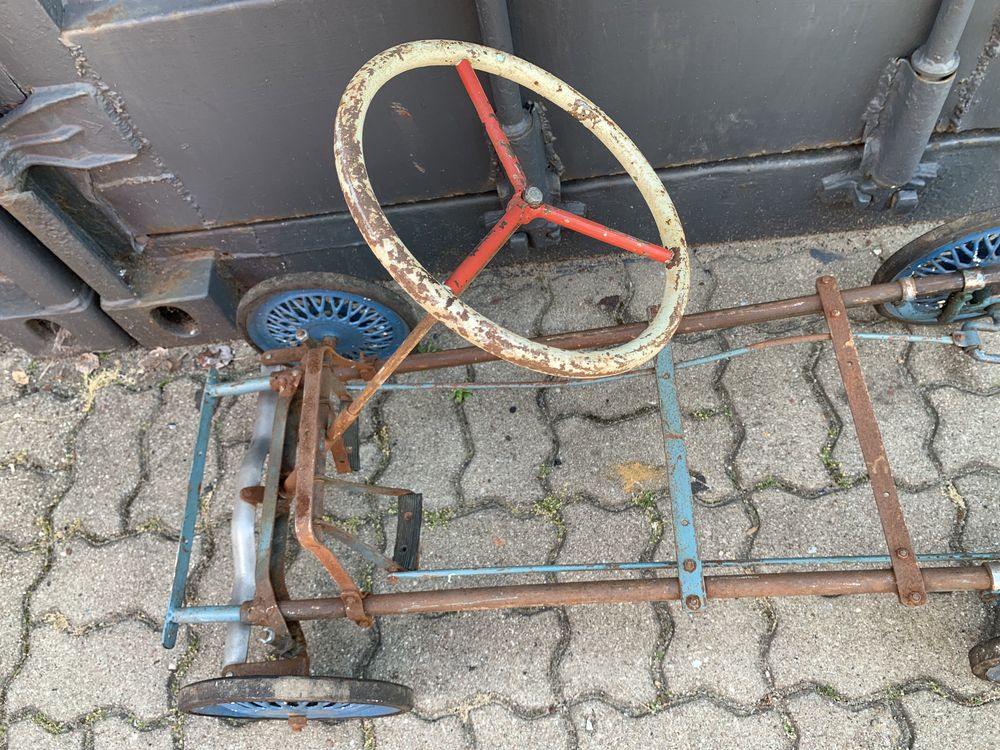 Zabytkowy samochód  na pedały Triang