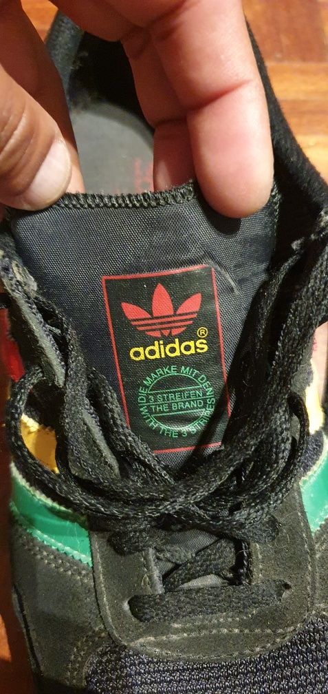 Tênis Adidas L.A Trainer Preto com listras nas cores da Jamaica