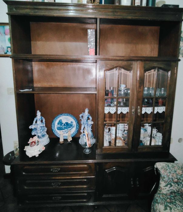 Armário de sala em bom estado