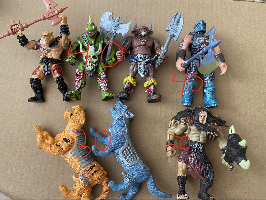 Фігурки рицарів, гладиаторів, монстрів б/у