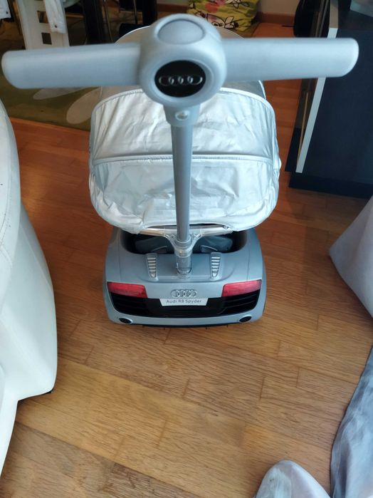 VENDE - Audi R8 criança com tapa-sol