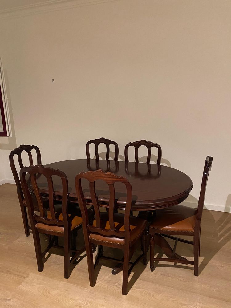 Mesa de jantar (extensivel) c/ 6 cadeiras