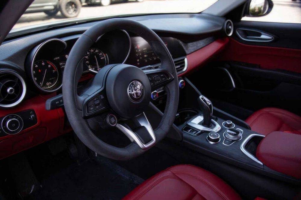 Alfa Romeo Giulia      2020