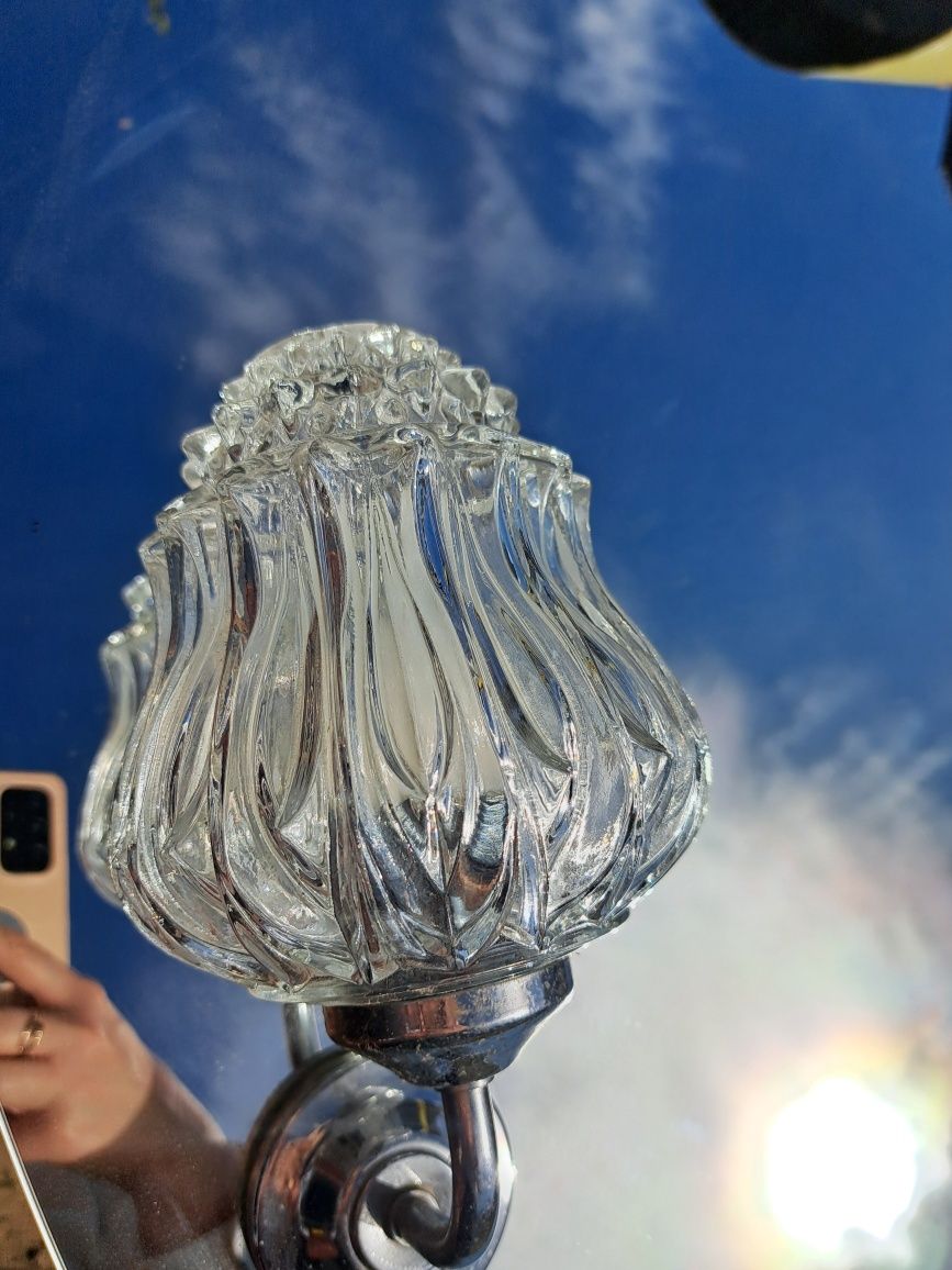 Lustro z kryształowym kinkietem i podświetleniem