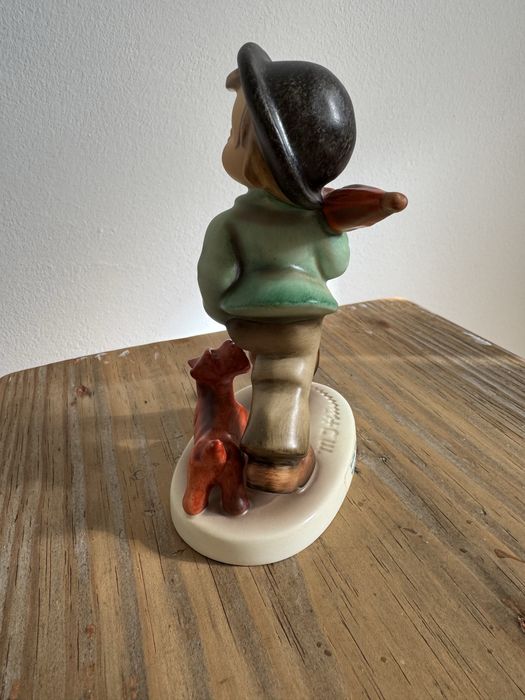 Figura Goebel Hummel HUM 5 - Menino com cachorro - Como nova