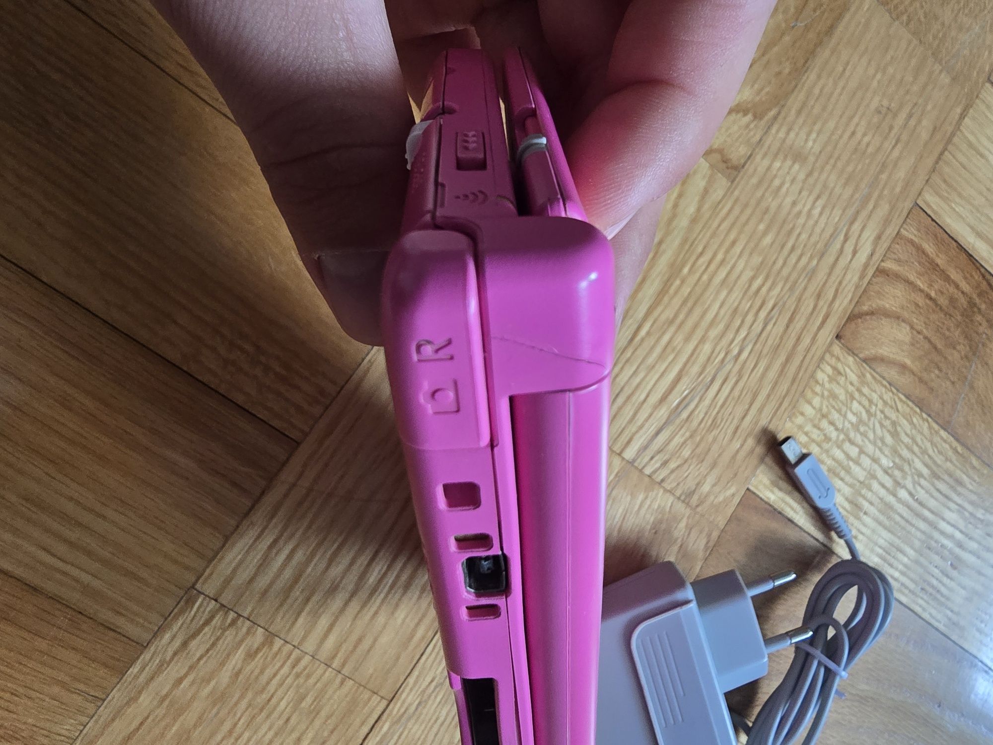 Konsola Nintendo 3DS XL + ładowarka + karta pamięci SD
