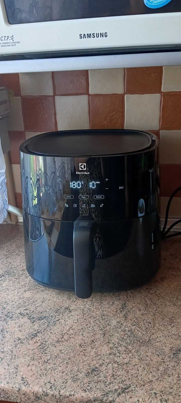 Продаю НОВУ мультипіч ELECTROLUX EAF7B об'єм 6.8л!
