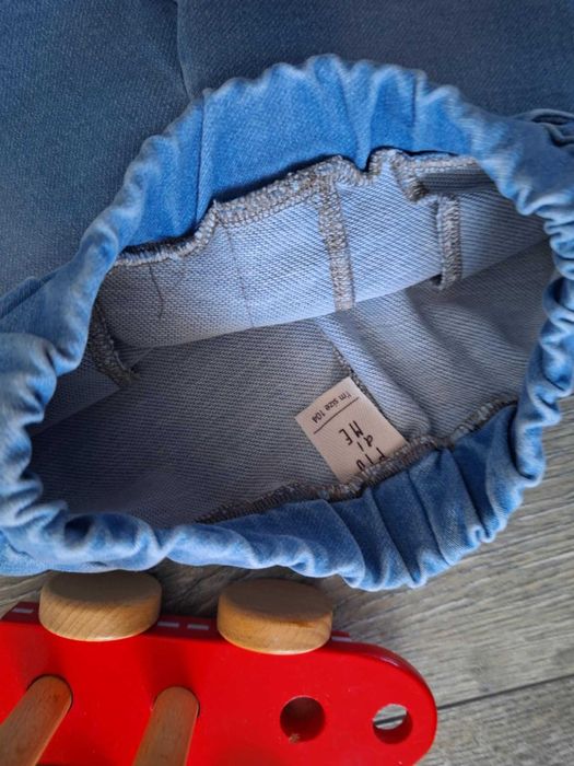 Spodnie jeansowe: jasne,bielone z przetarciem: Piu do Me- dzieci- nowe